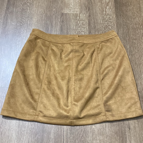 No boundaries xl faux suede caramel colored mini skirt - Picture 3 of 3